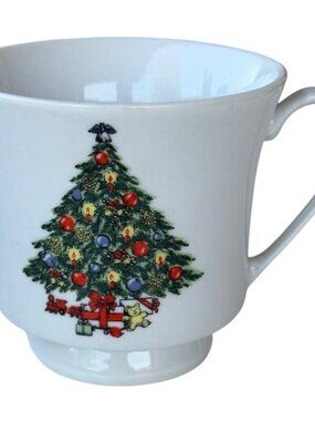 Set of 7 Unbranded VINTAGE 6 oz. Porcelain Christmas Tea Cups 3" Tall (READ)